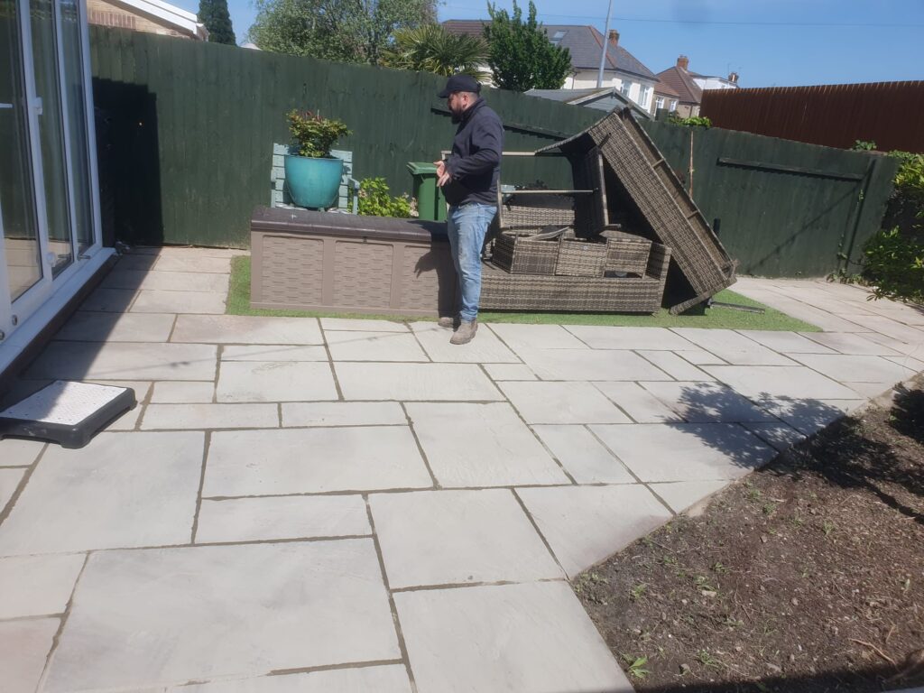 patio paving jet wash Rhiwinder